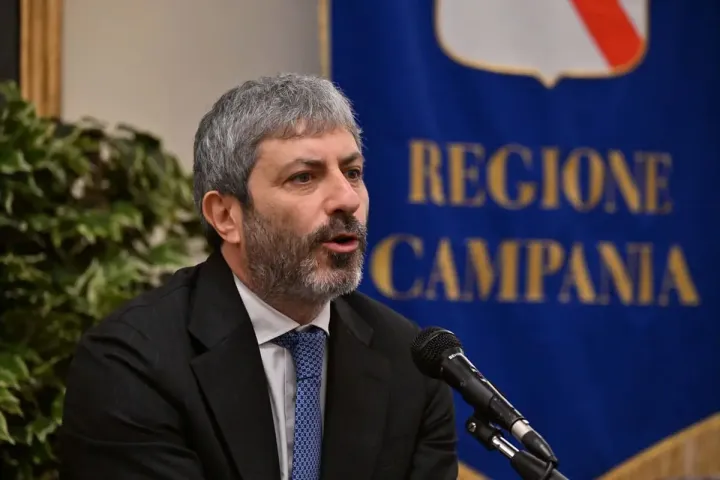 Campania, la Giunta approva il piano sociale regionale. Fico: “Scelta strategica”