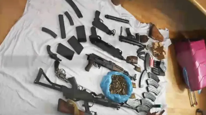 23 arresti tra Campania, Sicilia e Croazia per droga, armi e finti “Click Day”