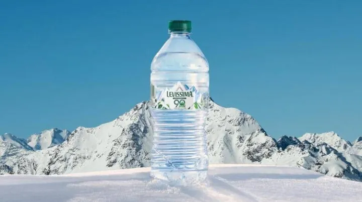 Acqua: radici alpine e sguardo al futuro, Levissima compie 90 anni