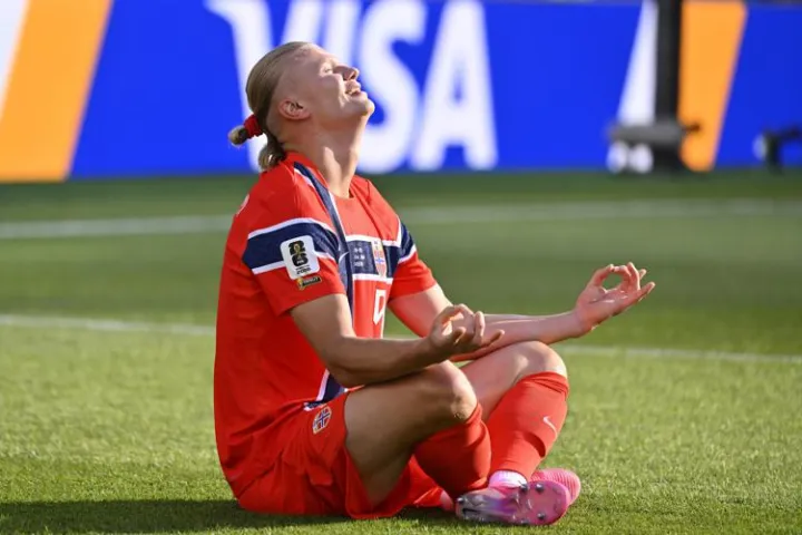 Haaland trascina la Norvegia, doppietta e show all'esordio Mondiale