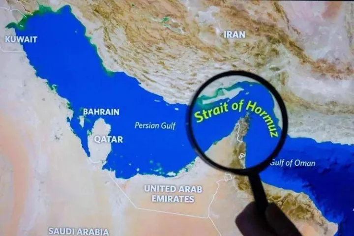 Iran, elicottero Usa precipita a Hormuz. Trump: 