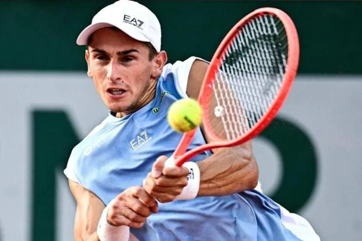 Roland Garros, Arnaldi si ritira: Cobolli in finale senza giocare