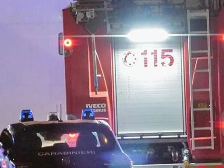 Roma, auto precipita in una scarpata: feriti 3 ragazzi