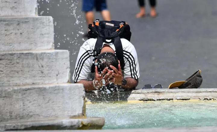 Stretta del caldo sull'Italia, oggi 5 città in allerta arancione: domani saranno 8