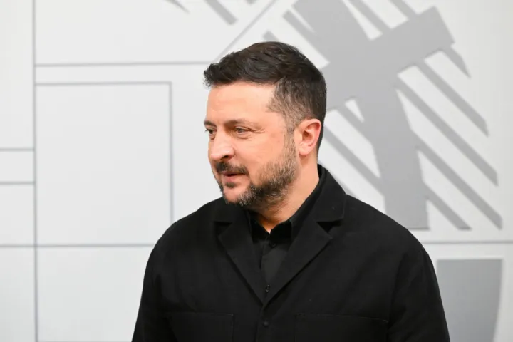 Zelensky “Sentito Trump per auguri, abbiamo discusso di pace”. Anche Putin chiama il tycoon