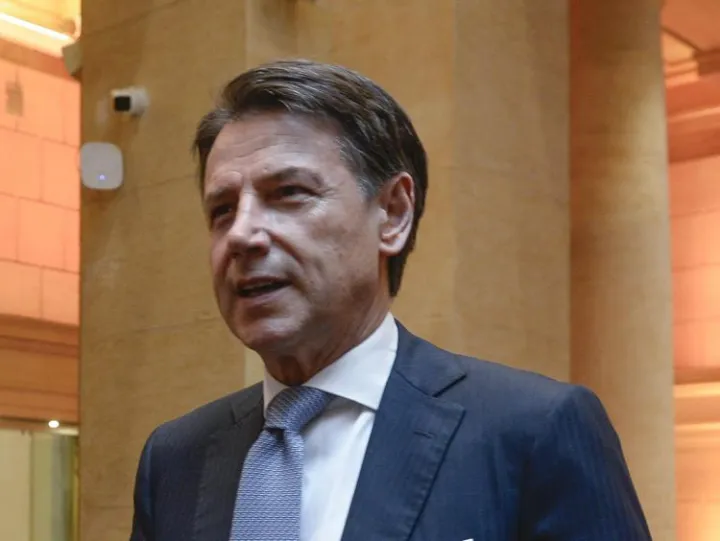 Caso Roggero, Conte: 
