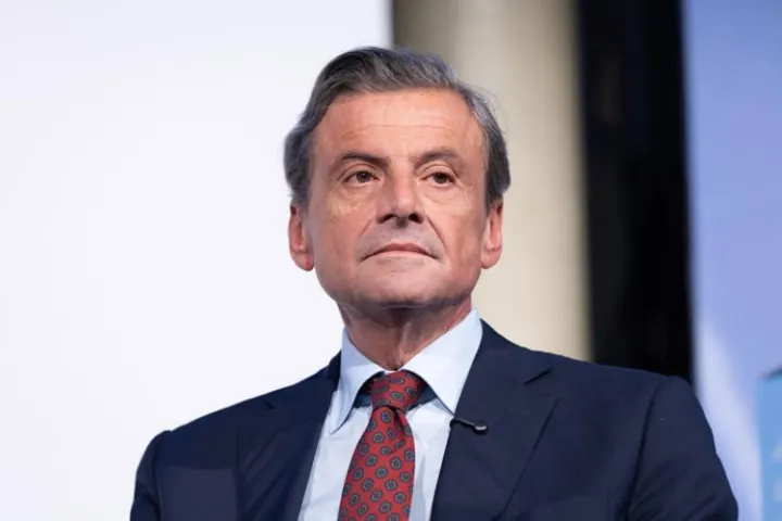 Caso Roggero: Calenda, 