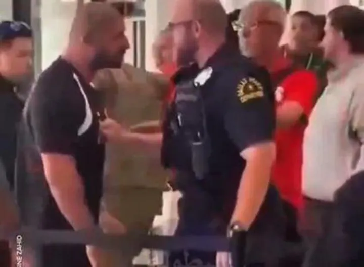 Mondiali, Egitto arriva a Dallas: 'rissa' con polizia all'aeroporto