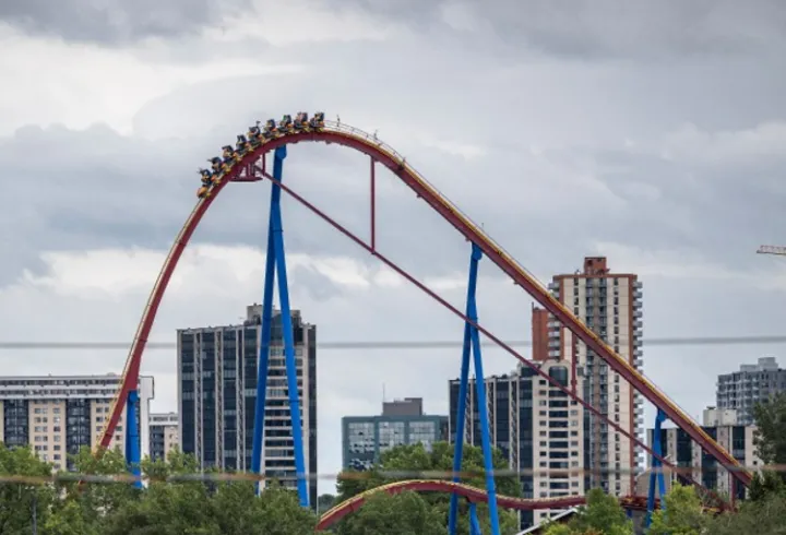 Chiudono le montagne russe del parco Six Flags in California: 