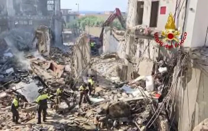Crollo palazzina a Messina, ancora tre dispersi. Oggi gli interrogatori degli indagati