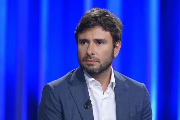 Di Battista ricoverato a Cuba, le reazioni. Da Crosetto a Mannoia: 