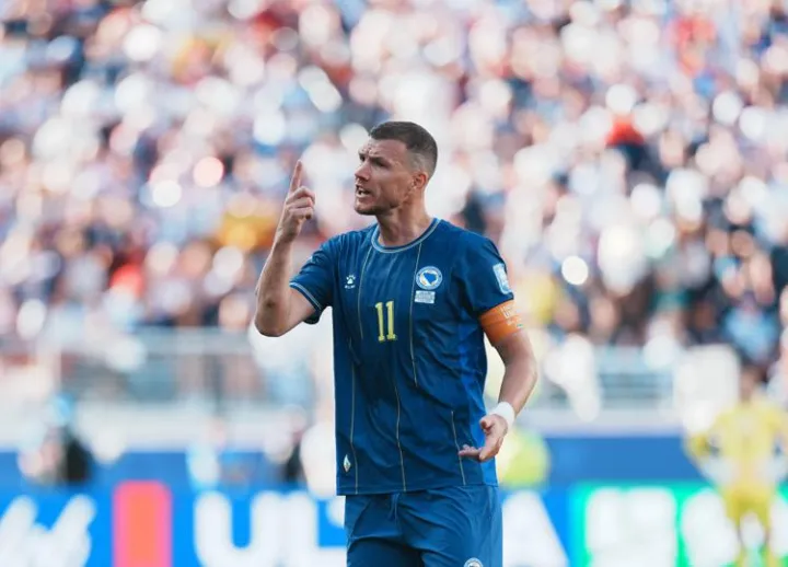 Eterno Dzeko, a 40 anni arriva il rinnovo con lo Schalke 04