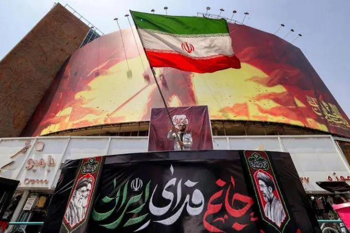 Iran, Teheran sfida Trump: 