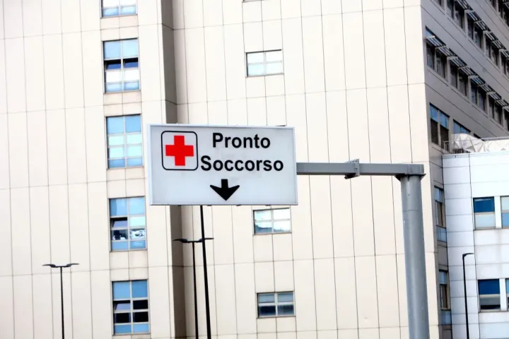 Napoli, infermiera aggredita al Pronto Soccorso: arrestata una 54enne