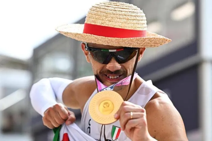 Stano vince l'oro e celebra... One Piece