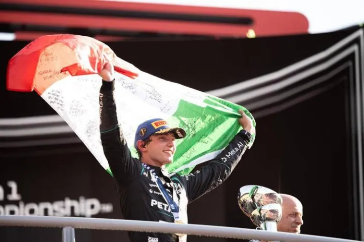 Antonelli, trionfo nel Gp di Monza e lacrime: 