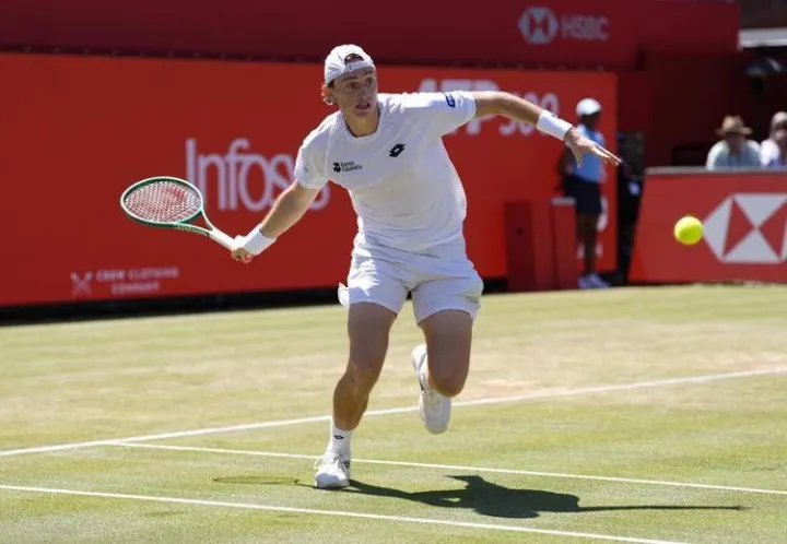 Buse contro il tennis femminile: 