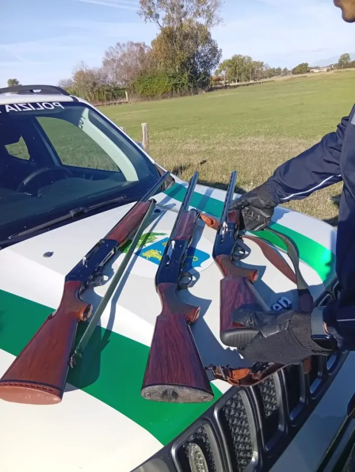 Bracconaggio, blitz della Polizia Provinciale di Caserta e WWF a Castel Volturno: 7 identificati e 3 richiami illegali sequestrati