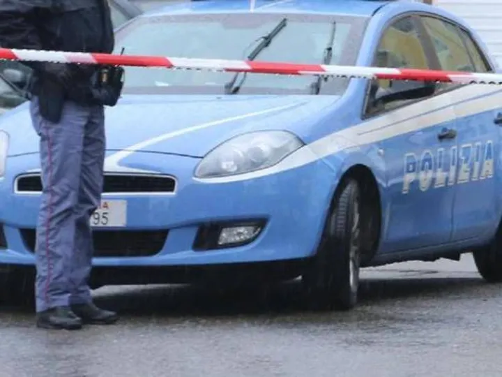 Roma, cadavere con ferita da arma da taglio al collo trovato nei pressi della stazione Prenestina
